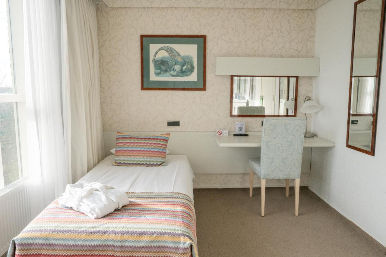 Strandhotel Nassau-Bergen Bergen aan Zee Esterno foto