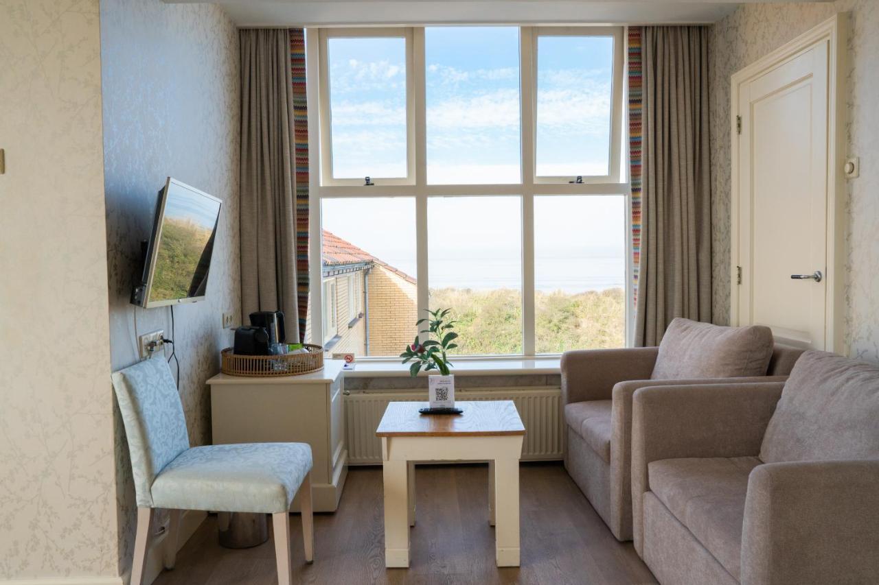 Strandhotel Nassau-Bergen Bergen aan Zee Esterno foto