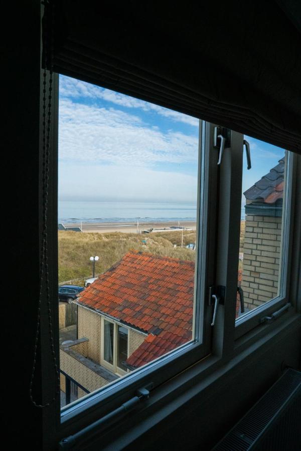 Strandhotel Nassau-Bergen Bergen aan Zee Esterno foto