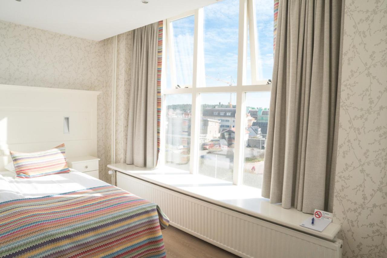 Strandhotel Nassau-Bergen Bergen aan Zee Esterno foto
